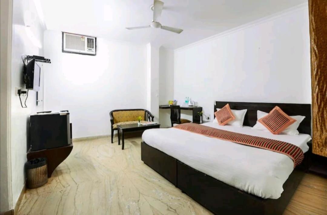 Hotel The First By Goyal Hoteliers อัครา ภายนอก รูปภาพ
